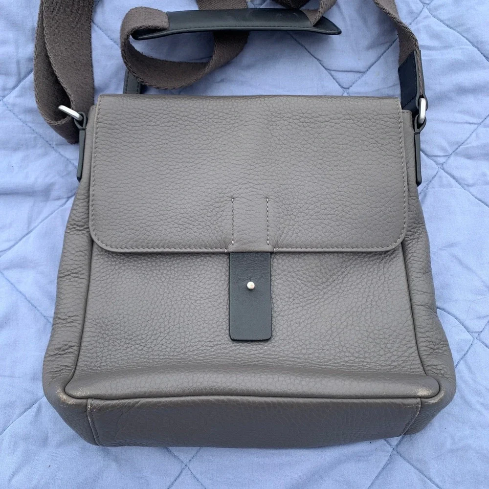Vintage 2000s ECCO Ely pebbled leather men's crossbody messenger bag in grey